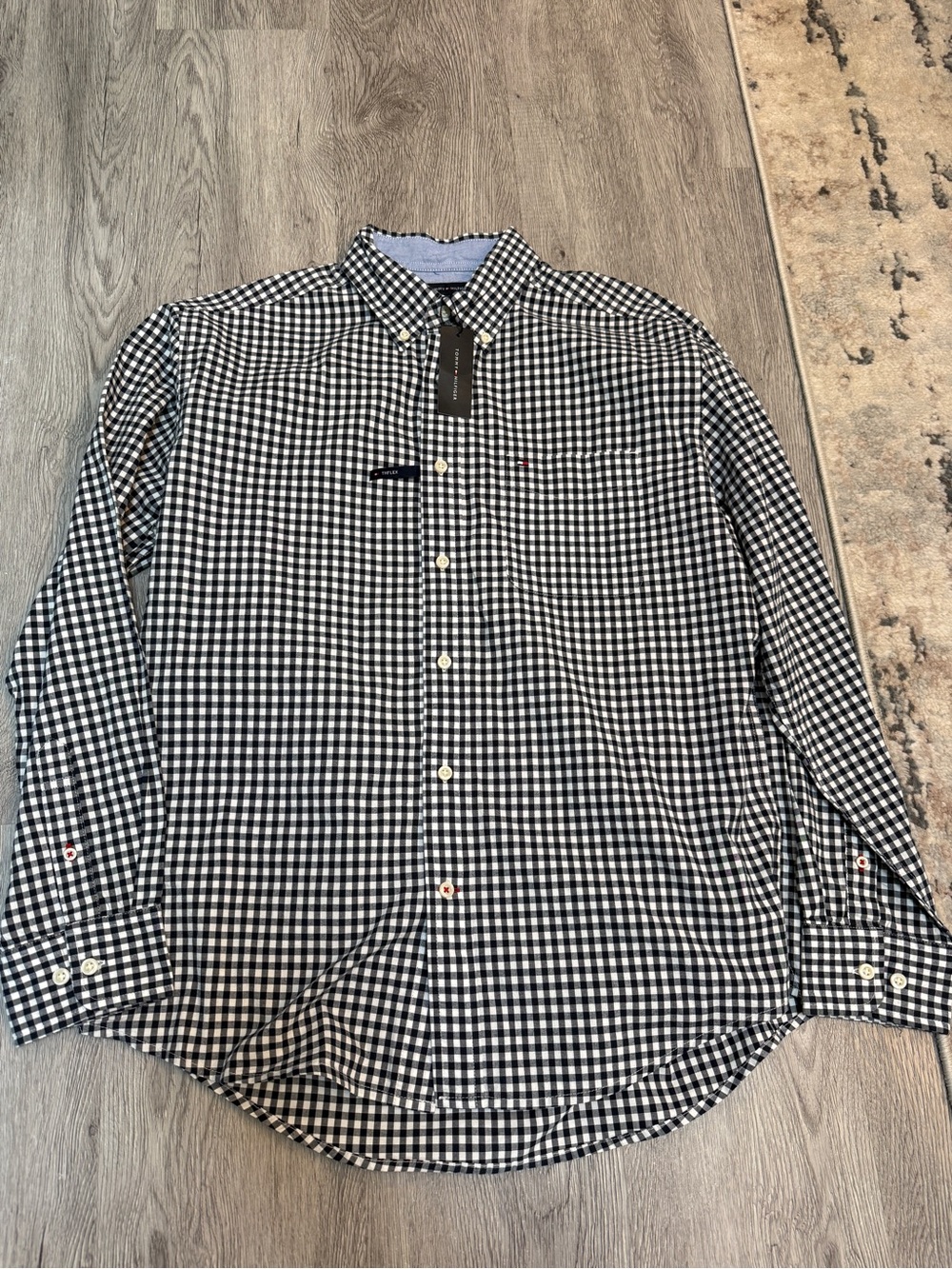 NWT Tommy Hilfiger Classic Fit Stretch THFLEX Men's Sz Med Black Plaid Long Slee